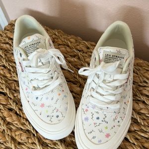 Levi Strauss Sneakers, size 7.5, like new